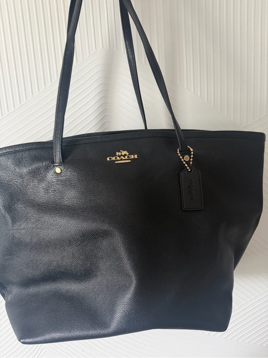 Coach Handbags - COACH Black Leather Tote Bag - Classic Everyday Carry G1723-57131E